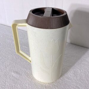 intage 70’s Sterilite 441 Flower Embossed Pitcher Juice Jug Water Pitcher W Lid